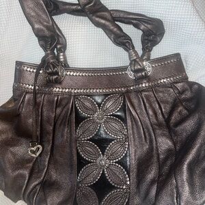 Beighton leather purse “Mon Amie” Pewter color is a darker shade of Gray
